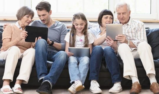 famille generation tablette reseaux sociaux